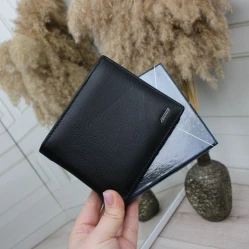 Чоловічий чорний гаманець