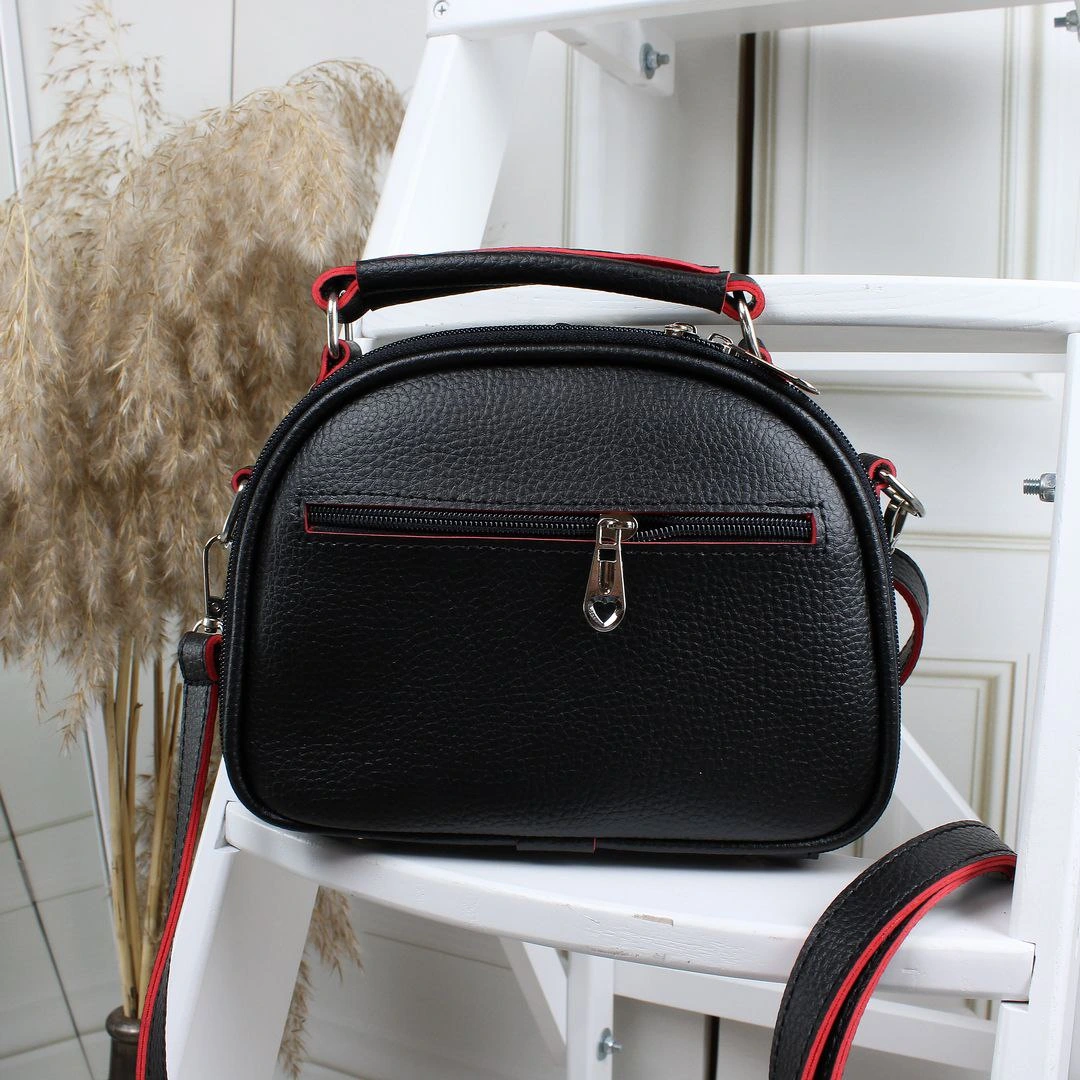 Жіноча сумка чорна з червоним, елегантна та практична через плече