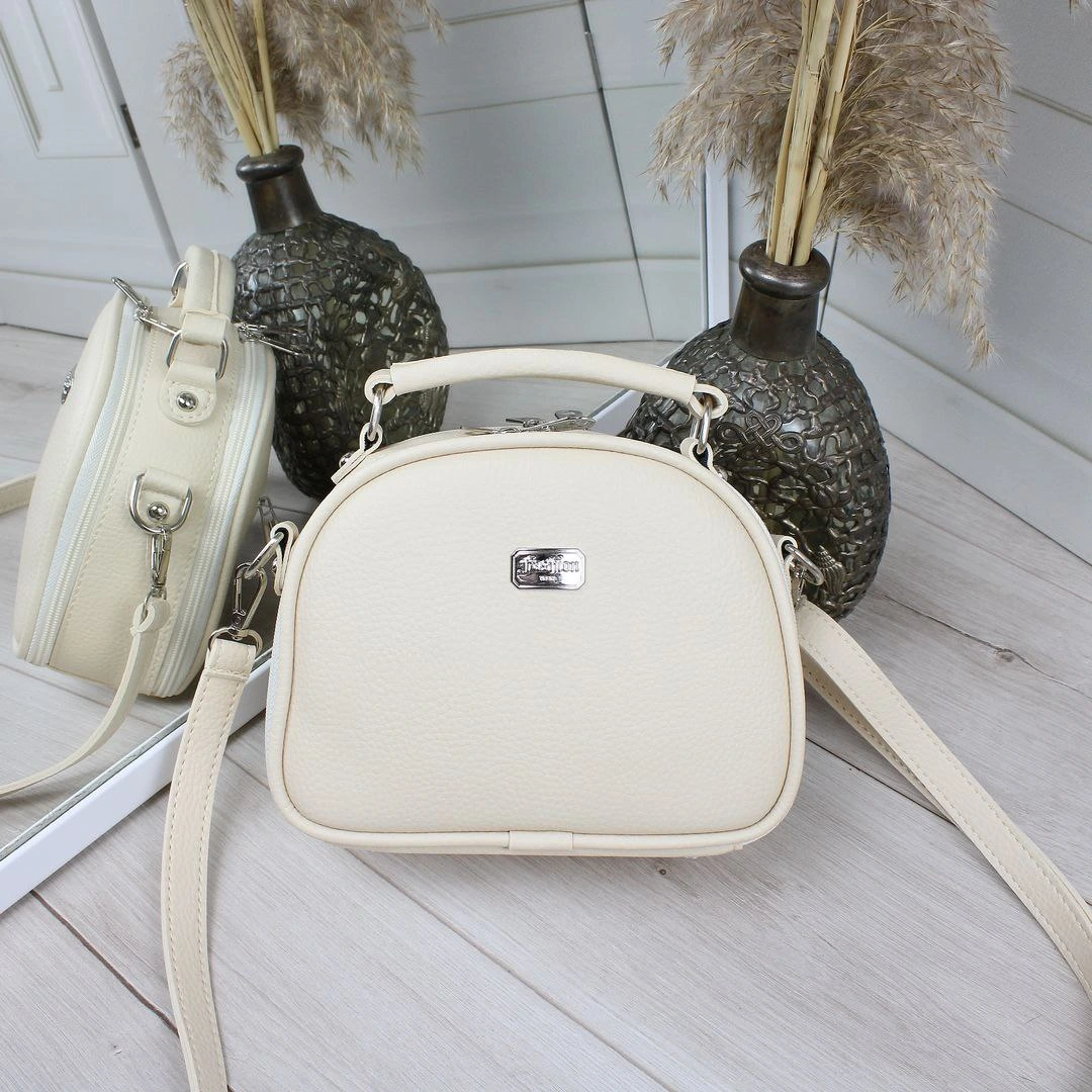 Жіноча сумка  беж з екошкіри, легка повсякденна крос-боді