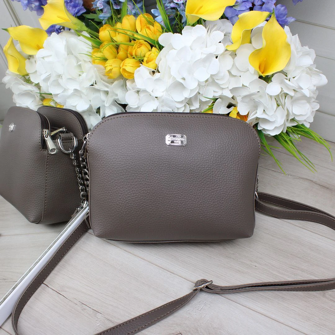 Жіноча сумка крос-боді капучино з еко-шкіри – практичний вибір на кожен день