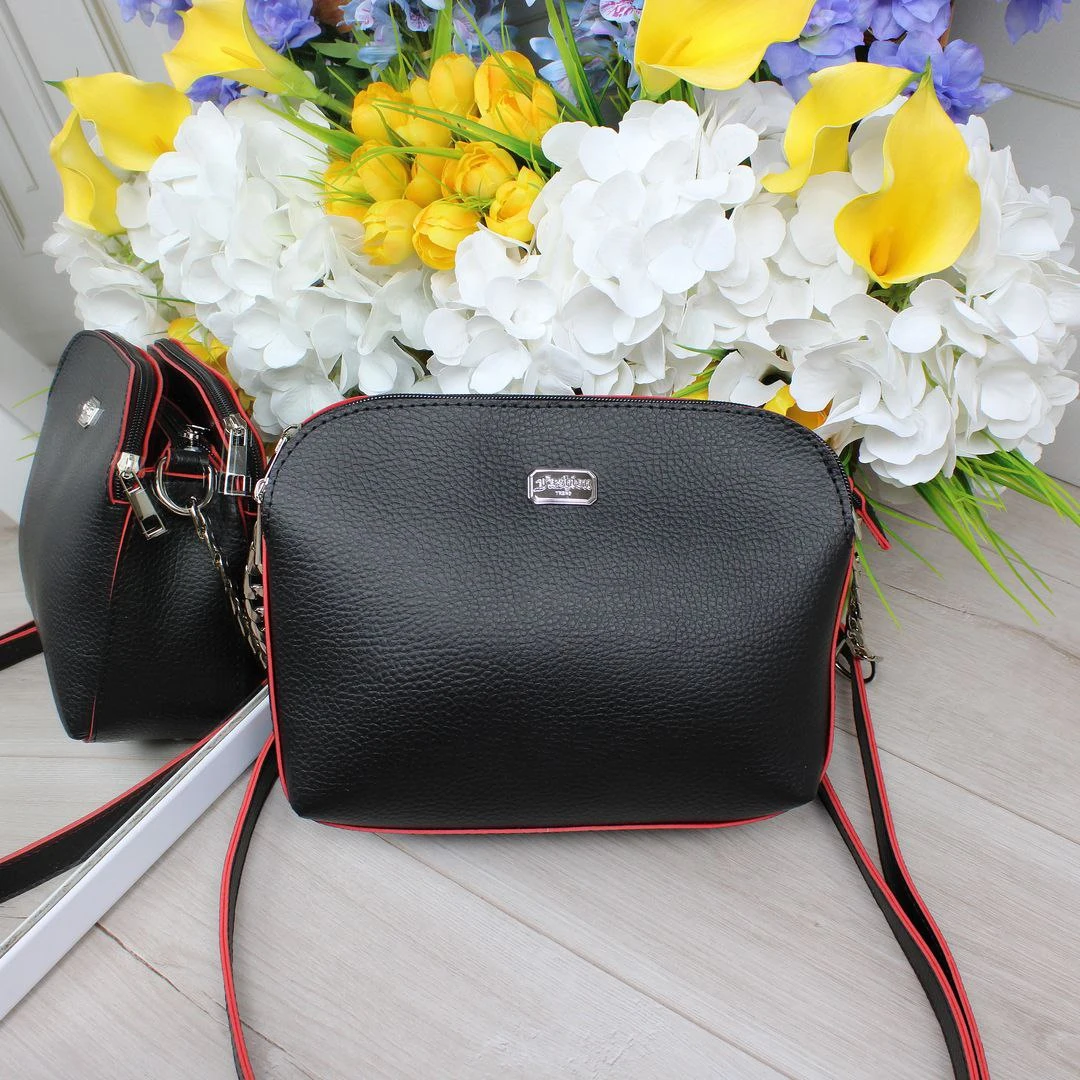 Жіноча сумка чорна з червоним акцентом – стильна крос-боді з характером