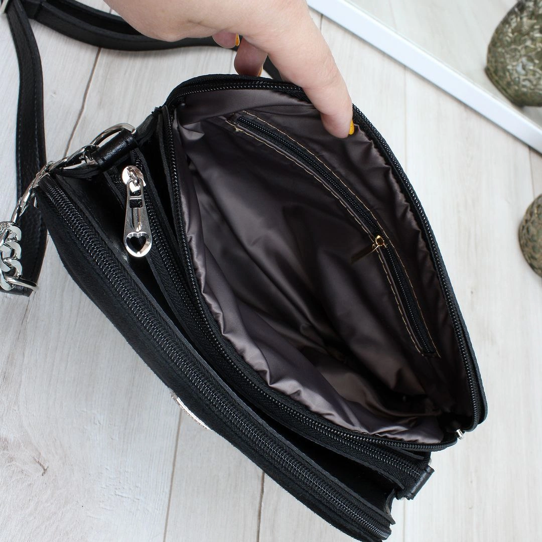 Жіноча сумка чорна крос-боді зі шкірозамінника та замші – практична класика