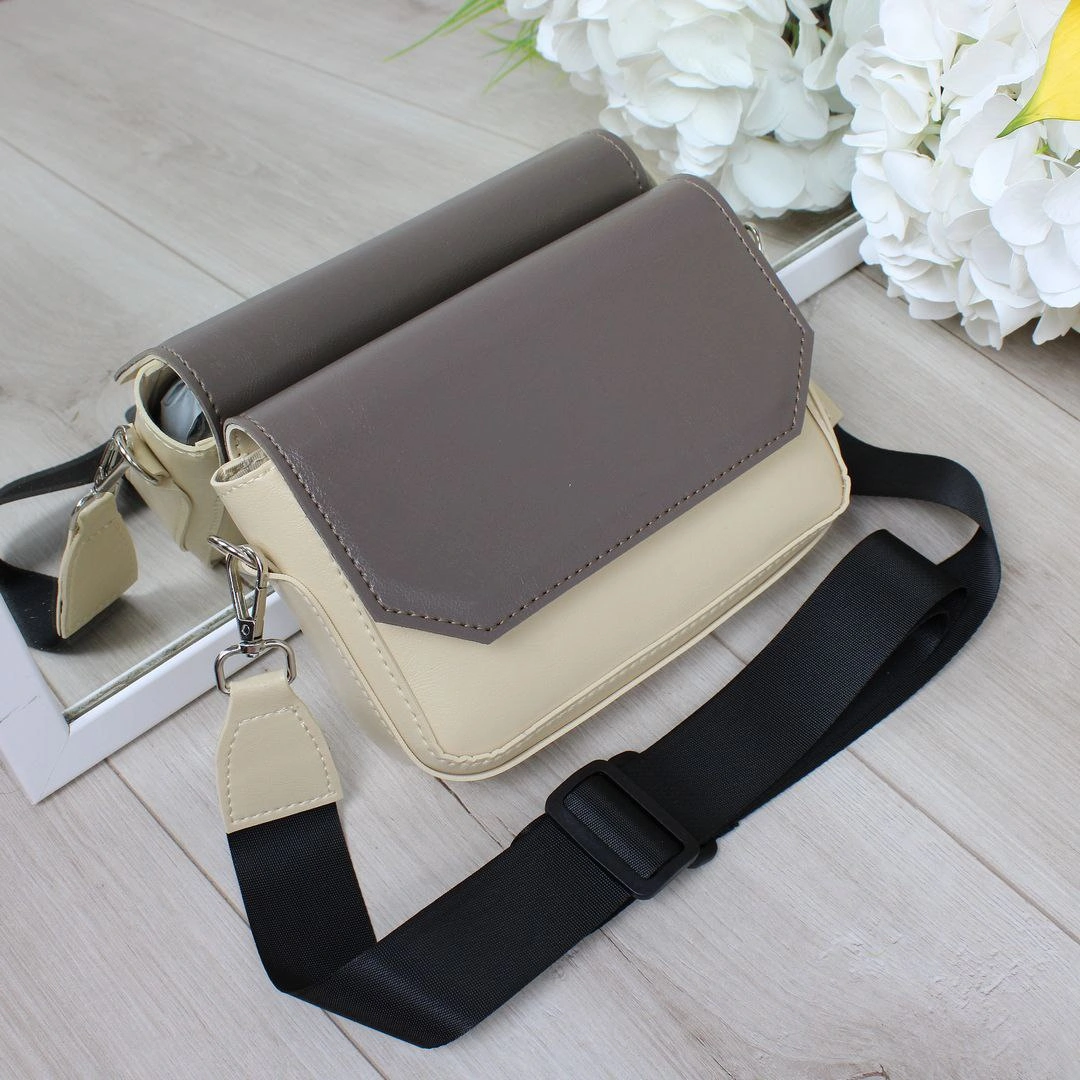 Жіноча сумка бежево-капучино крос-боді з екошкіри