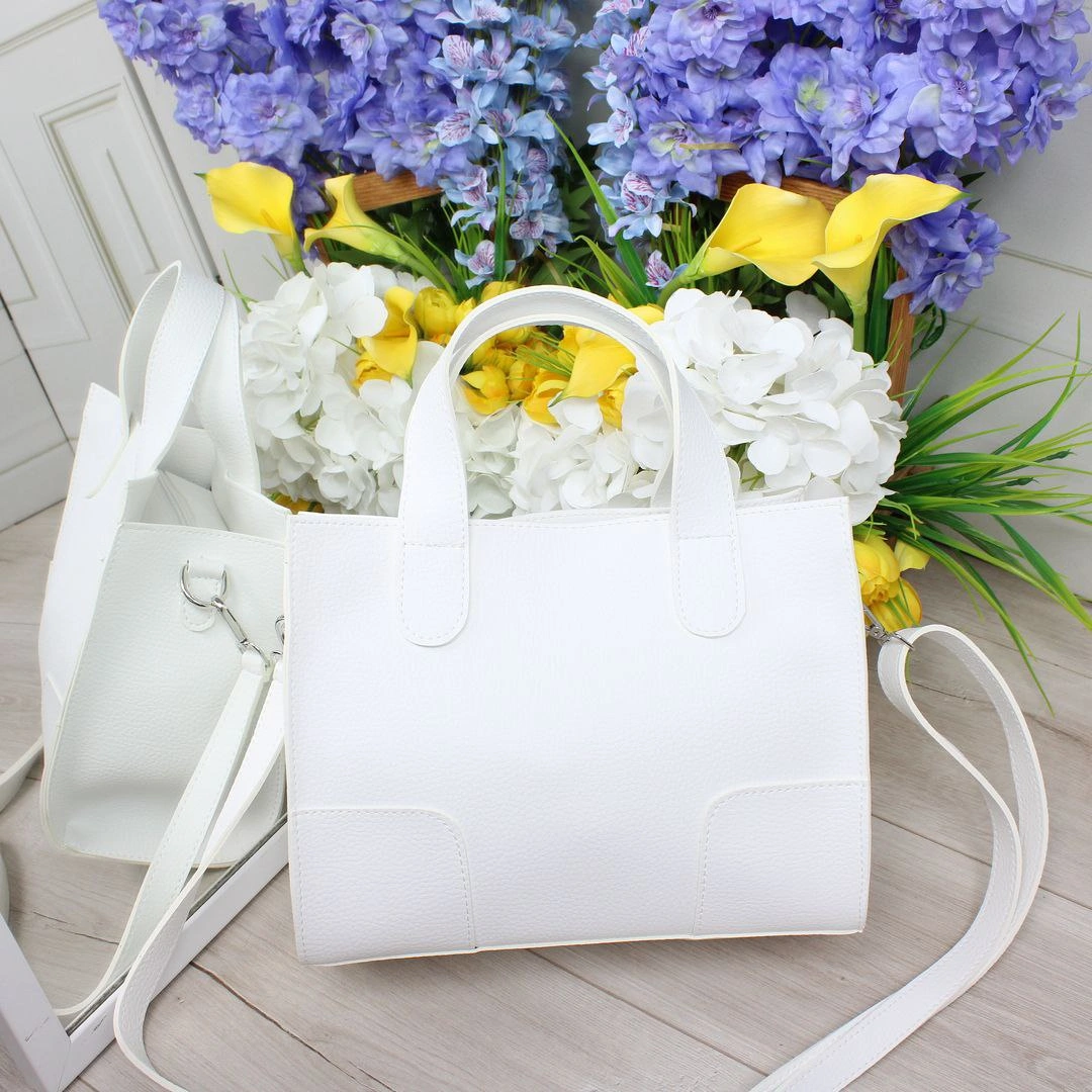 Жіноча сумка біла класична еко-шкіра, компактна та стильна для міста