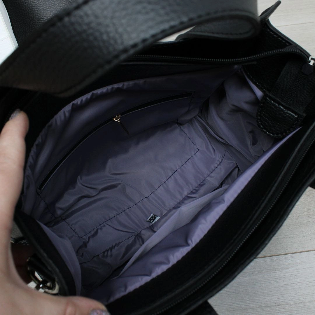 Жіноча сумка чорна класична еко-шкіра, практична та стильна