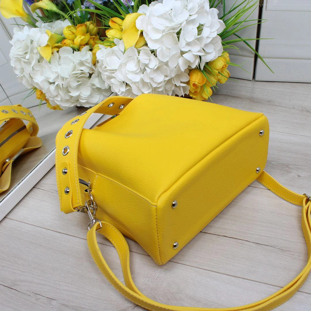 Жіноча сумка жовта класична еко-шкіра, яскрава та багатофункціональна