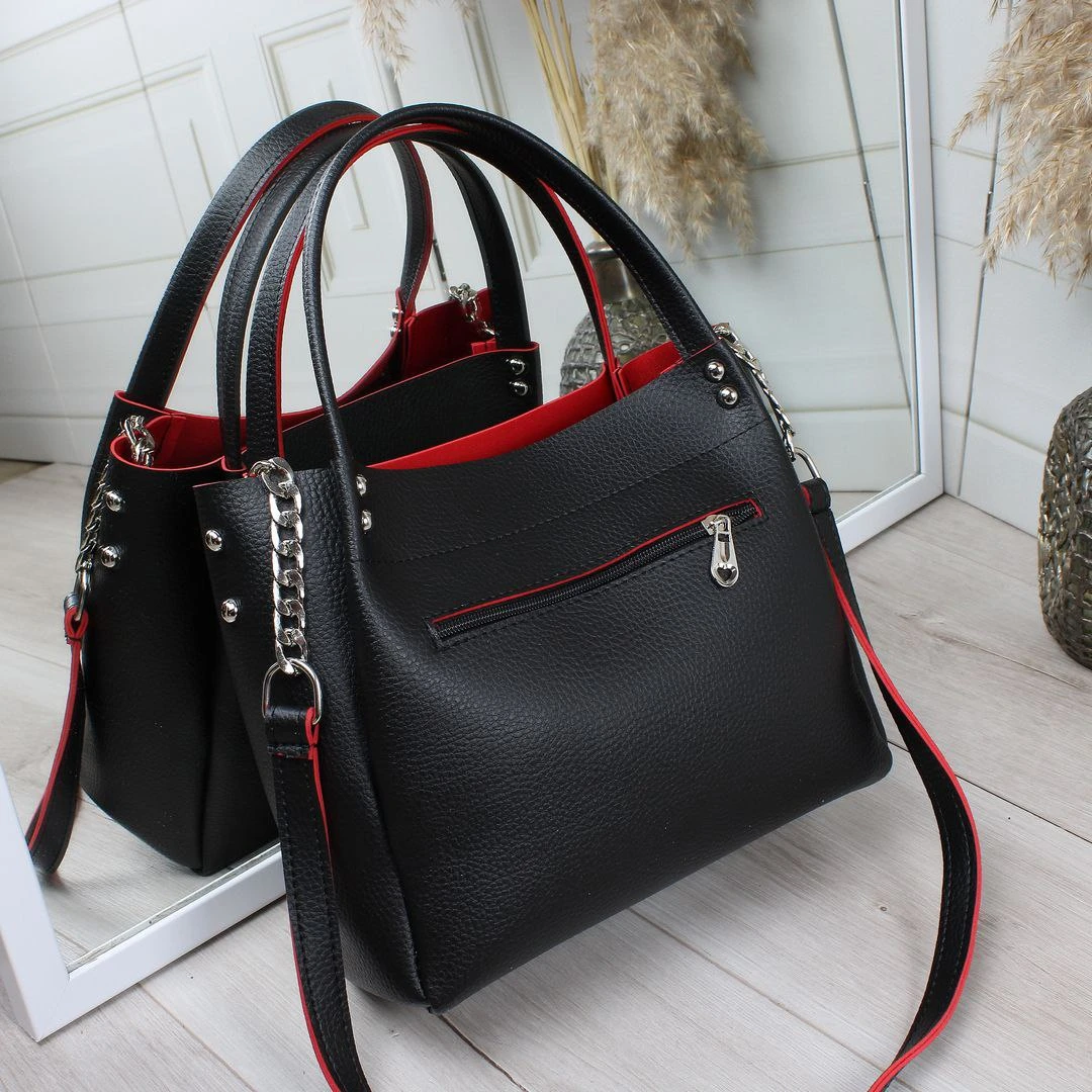 Жіноча сумка чорна з червоним для стильних міських образів
