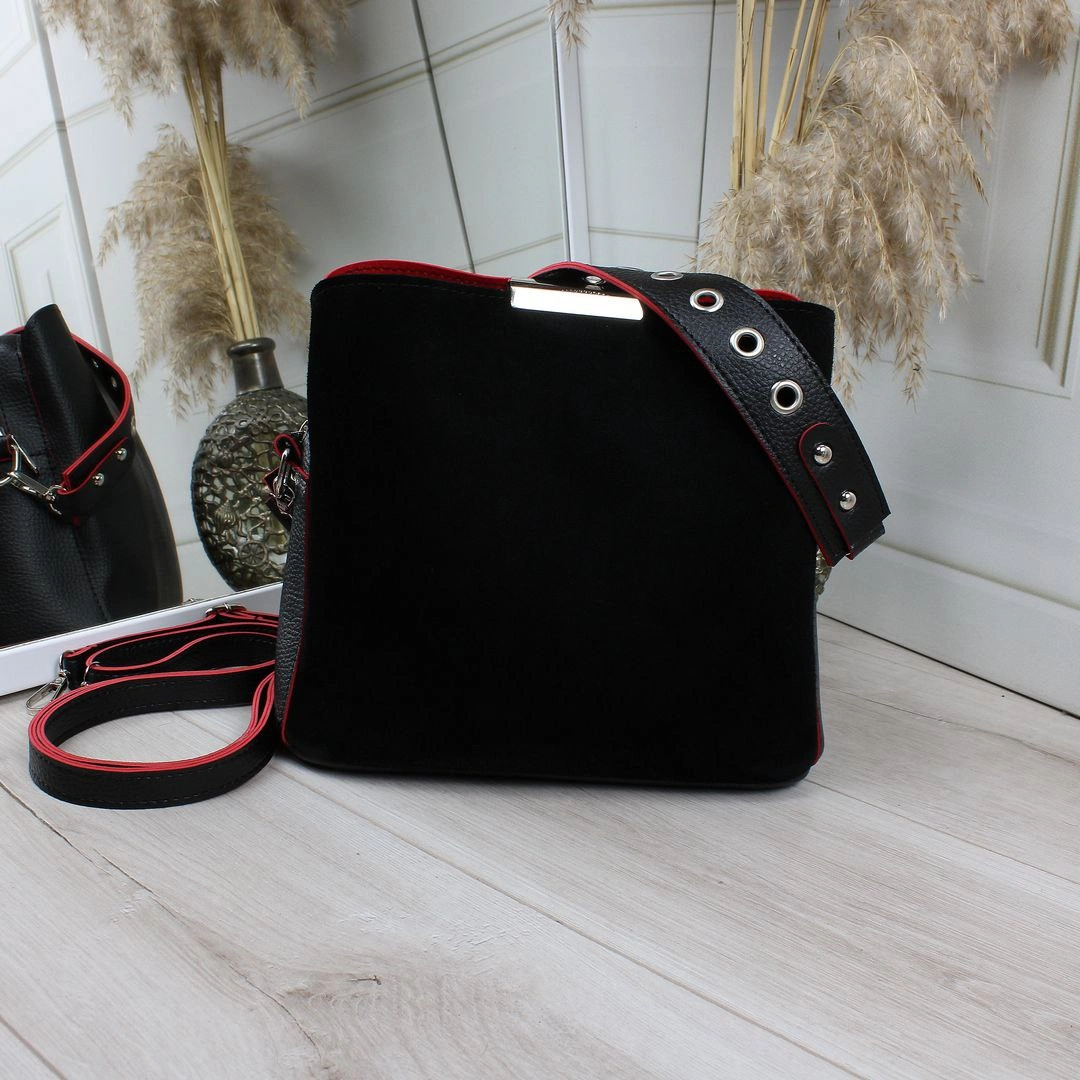 Стильна жіноча сумка класична з регульованими ремінцями, чорна з червоним