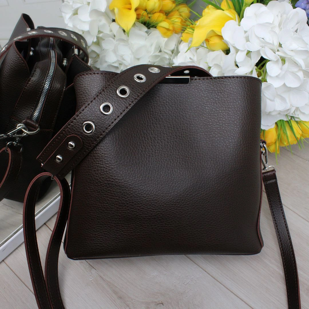 Елегантна жіноча сумка класична шоколадного кольору для подорожей