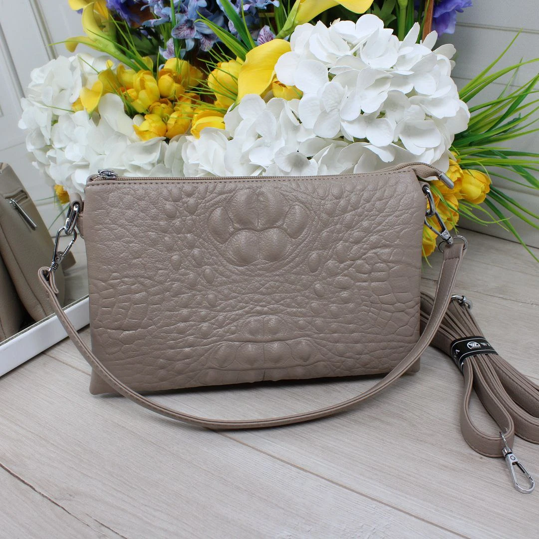 Жіноча сумка беж для шопінг-туру – стильна, універсальна модель екошкіри