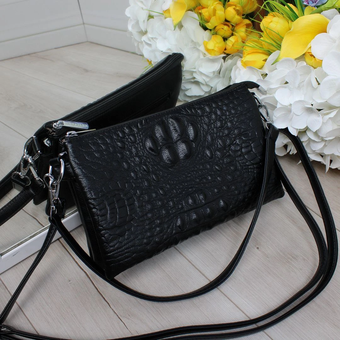 Жіноча сумка крос-боді чорна для роботи – елегантна, містка зі шкірозамінника