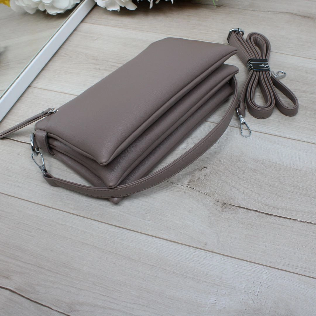 Жіноча сумка капучіно з екошкіри – містка, зносостійка для осінніх прогулянок