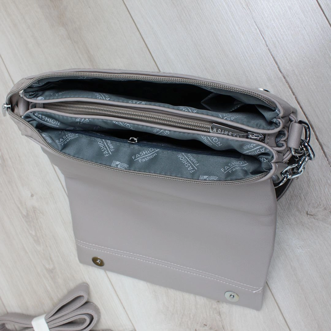 Гламурна сіра сумка крос-боді: тренд сезону для стильних модниць