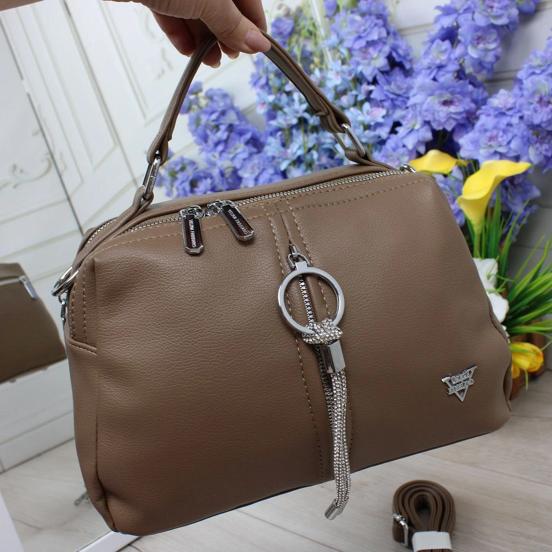 Жіноча сумка крос-боді Капучіно: Рішення для ідеального робочого дня