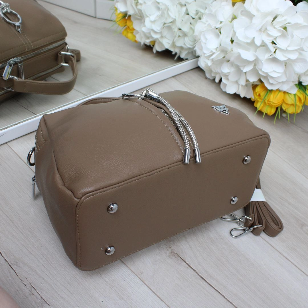 Жіноча сумка крос-боді Капучіно: Рішення для ідеального робочого дня