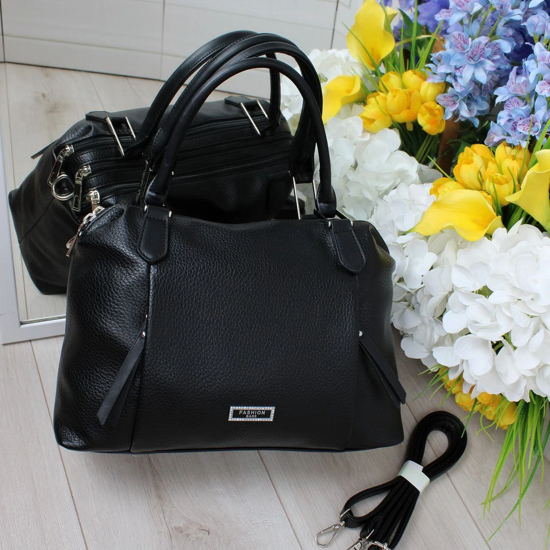 Міцна чорна крос-боді: Зручна торба для подорожей та фітнесу