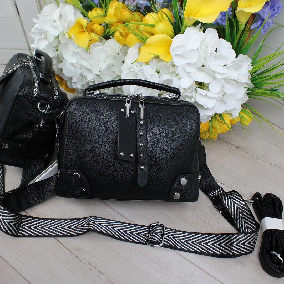 Чорна крос-боді люкс: Ваш шлях до бездоганного вечірнього стилю