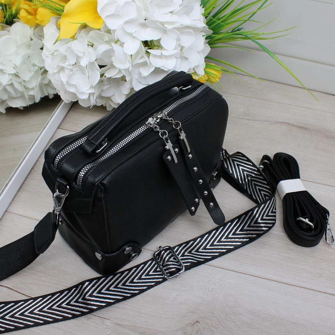 Чорна крос-боді люкс: Ваш шлях до бездоганного вечірнього стилю