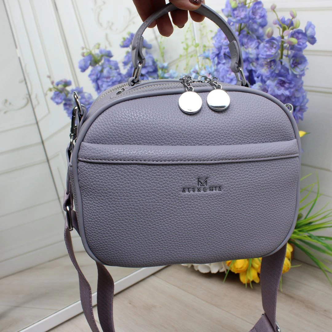 Фіолетова крос-боді: Аксесуар, що надихає на творчість та любов