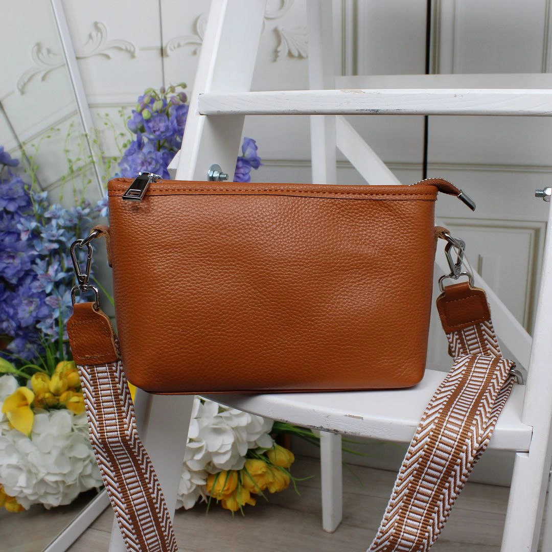 Сумка крос-боді рудого кольору зі шкірозамінника для натхнення