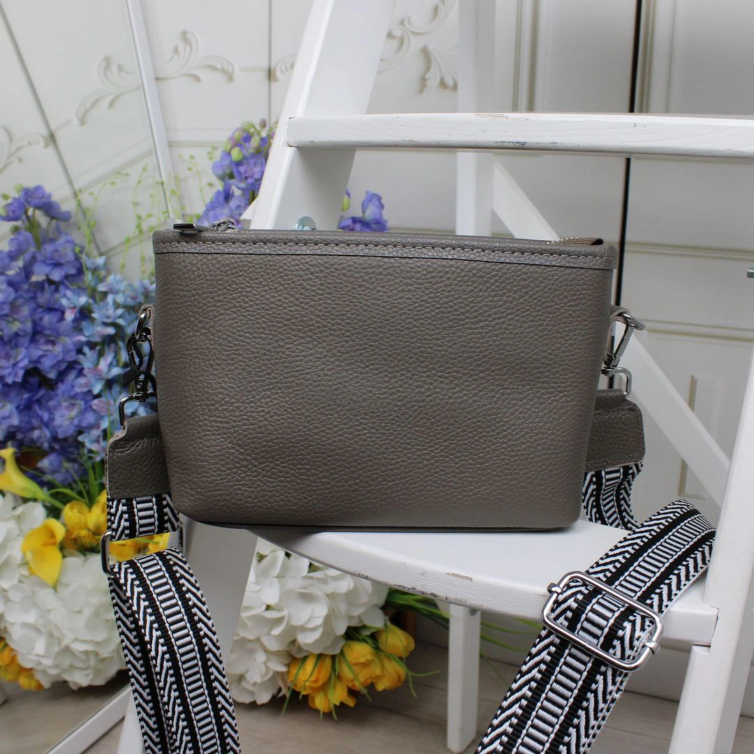 Капучіно шкіряна крос-боді: Зручність, коли руки зайняті покупками