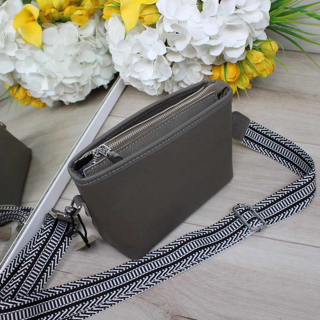 Капучіно шкіряна крос-боді: Зручність, коли руки зайняті покупками