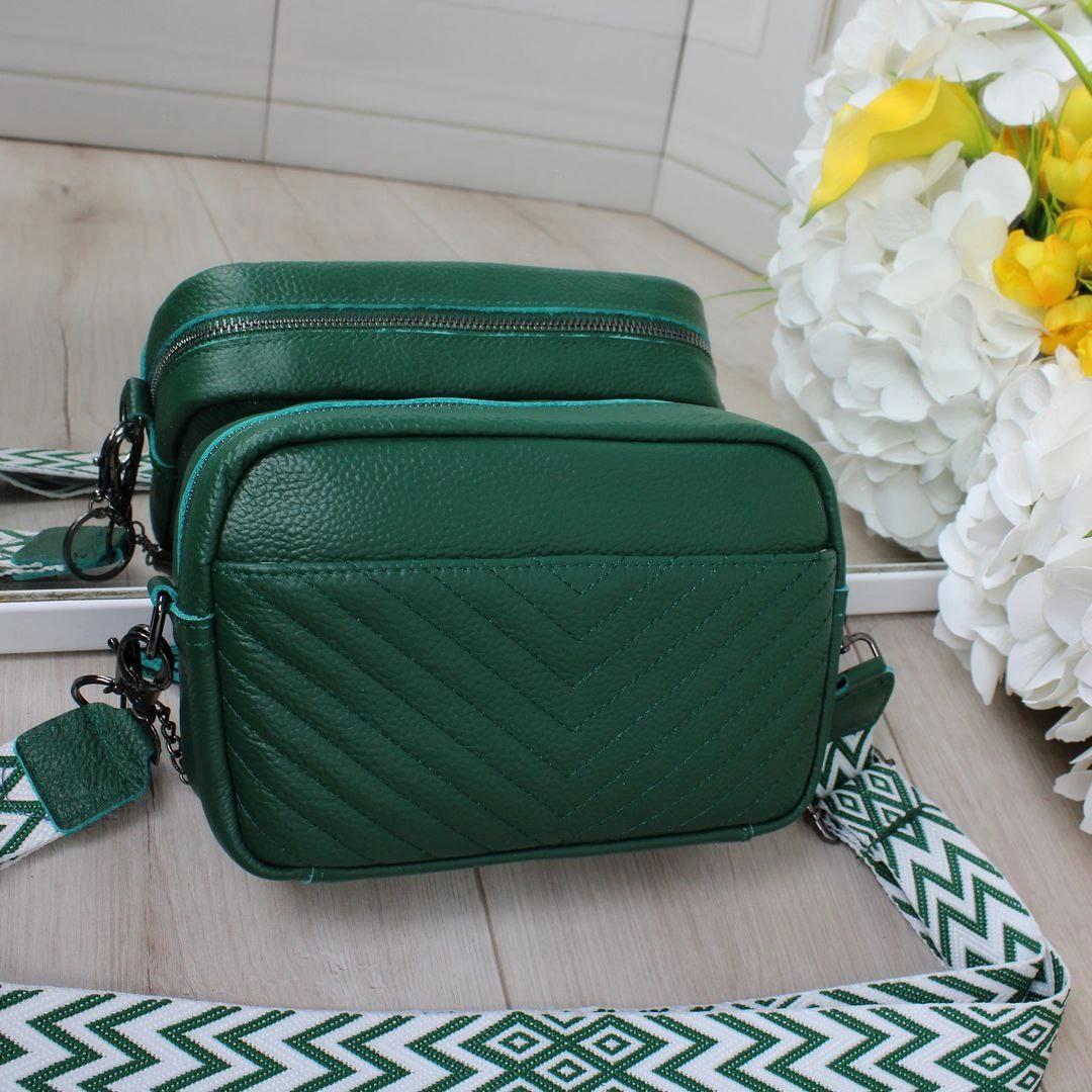 Жіноча крос-боді зелена, шкіра – твій компаньйон для літніх пригод