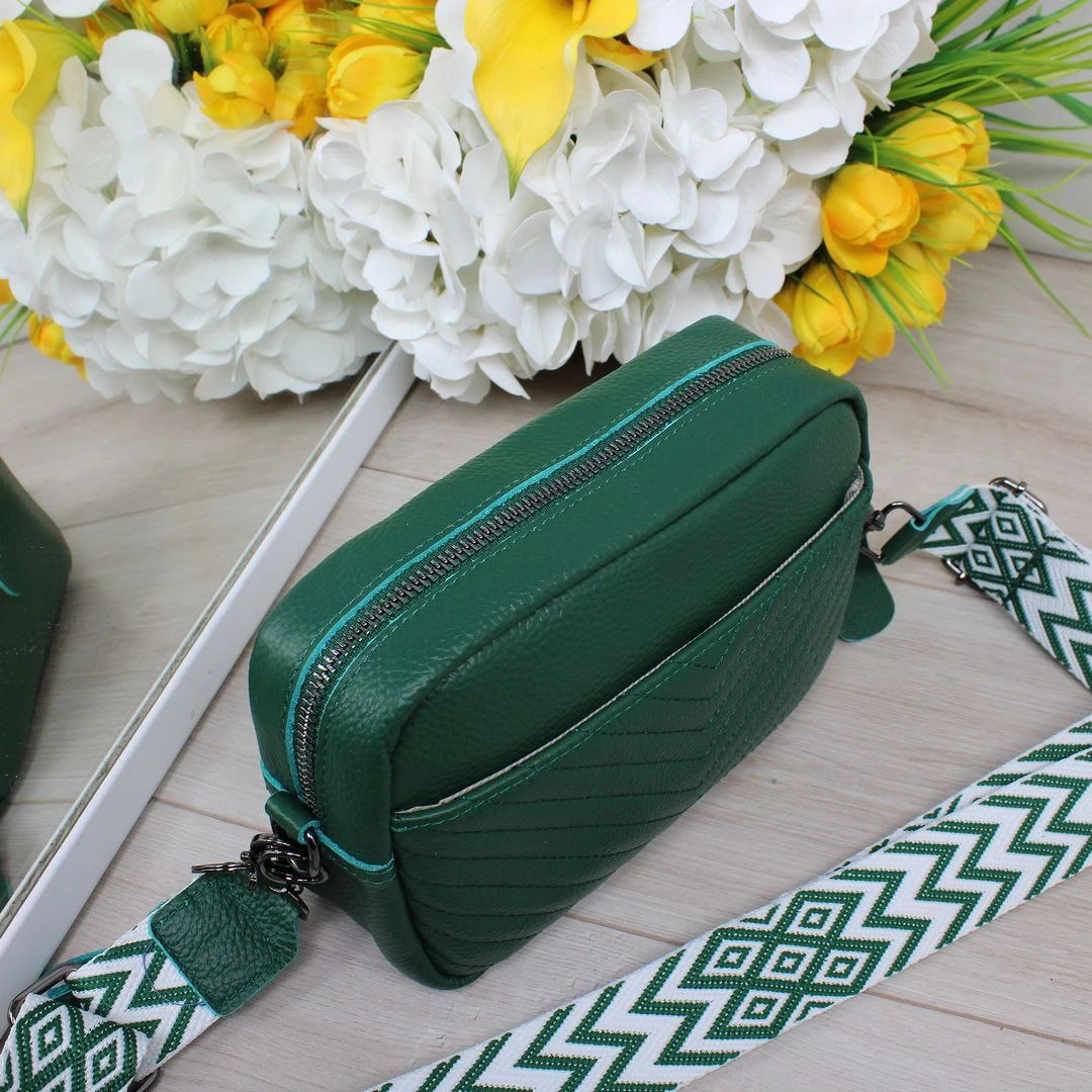 Жіноча крос-боді зелена, шкіра – твій компаньйон для літніх пригод