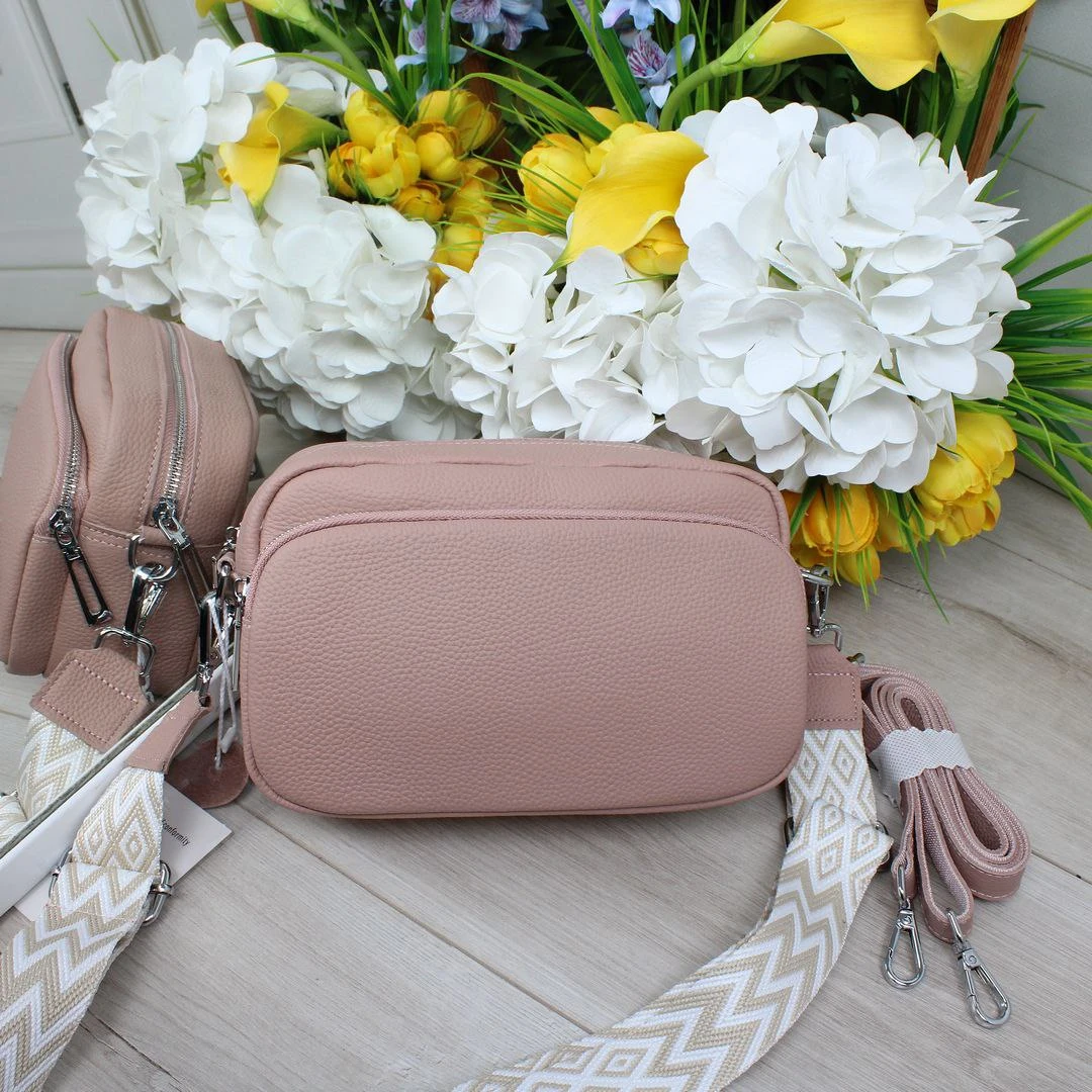 Сумка пудра крос-боді для весняного офісного луку з шкіри