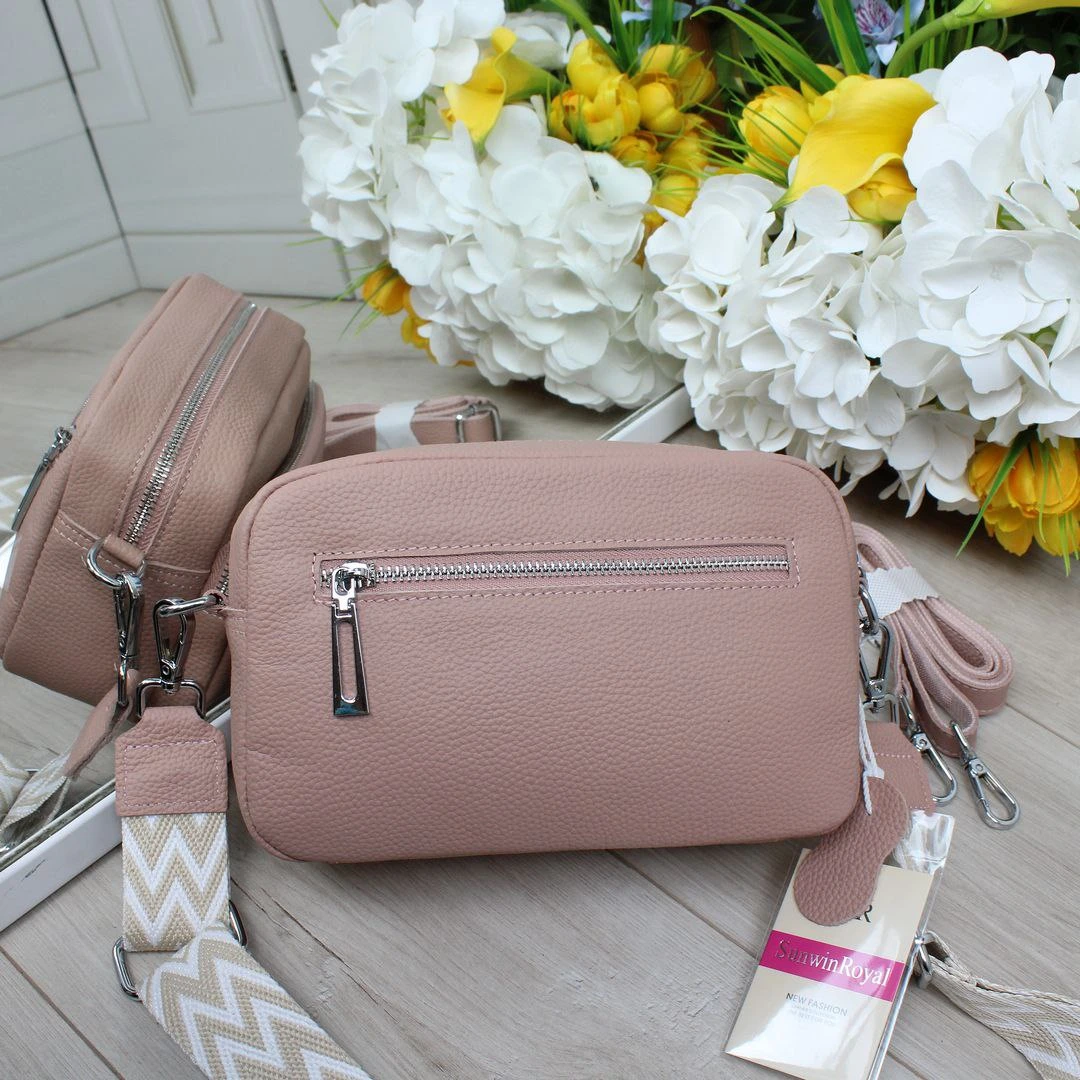 Сумка пудра крос-боді для весняного офісного луку з шкіри