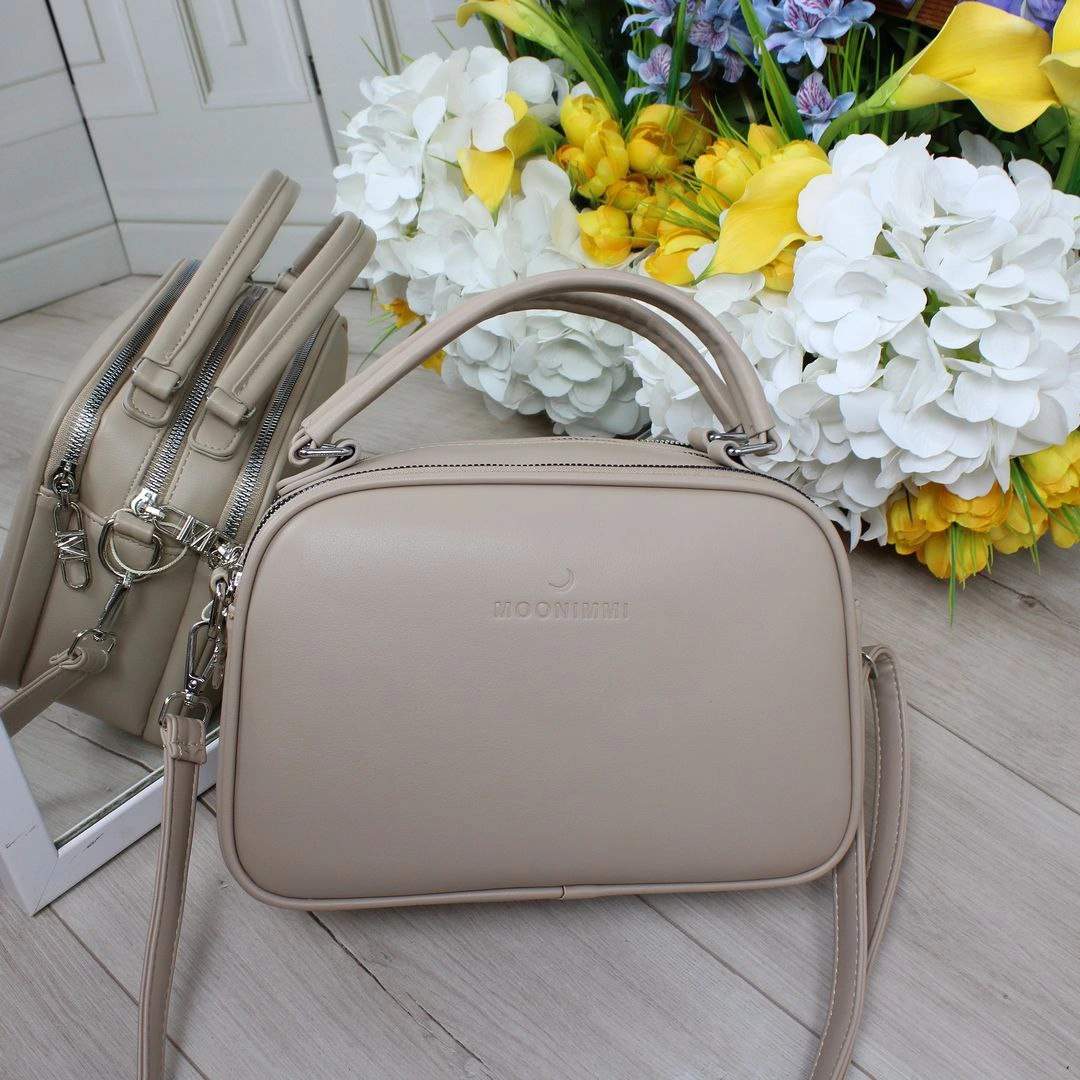 Практична крос-боді бежевого кольору для економної хазяйки