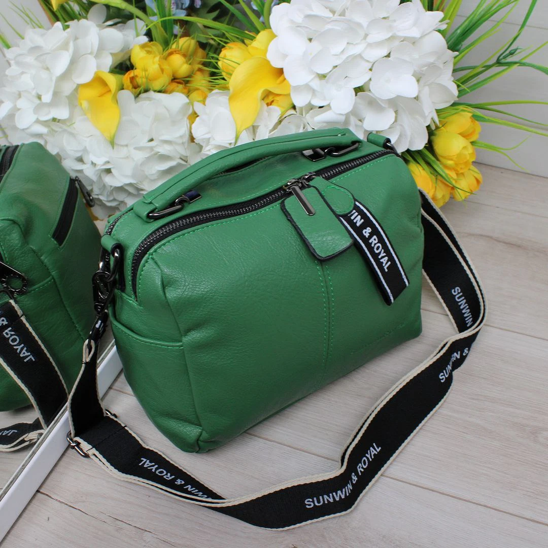 Сумка зелена жіноча через плече для подорожей містка