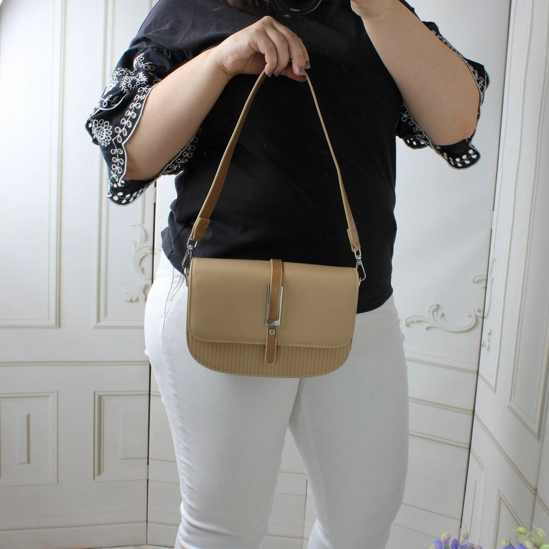 Жіноча сумка темний беж крос-боді для ділових зустрічей