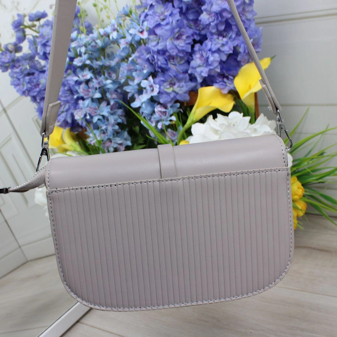 Жіноча сумка крос-боді сіро-лілова для творчих особистостей