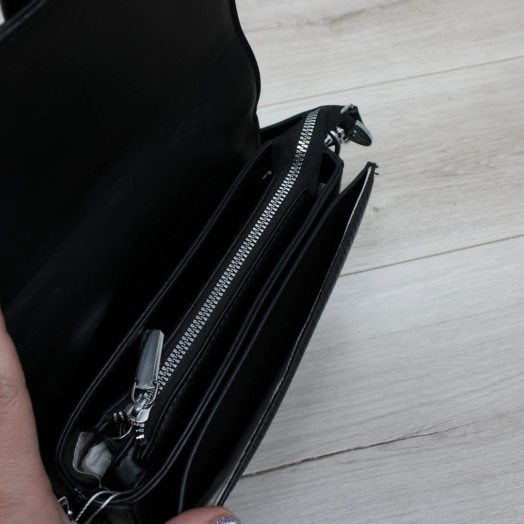 Сумка чорна крос-боді мінімалістична для щоденного носіння