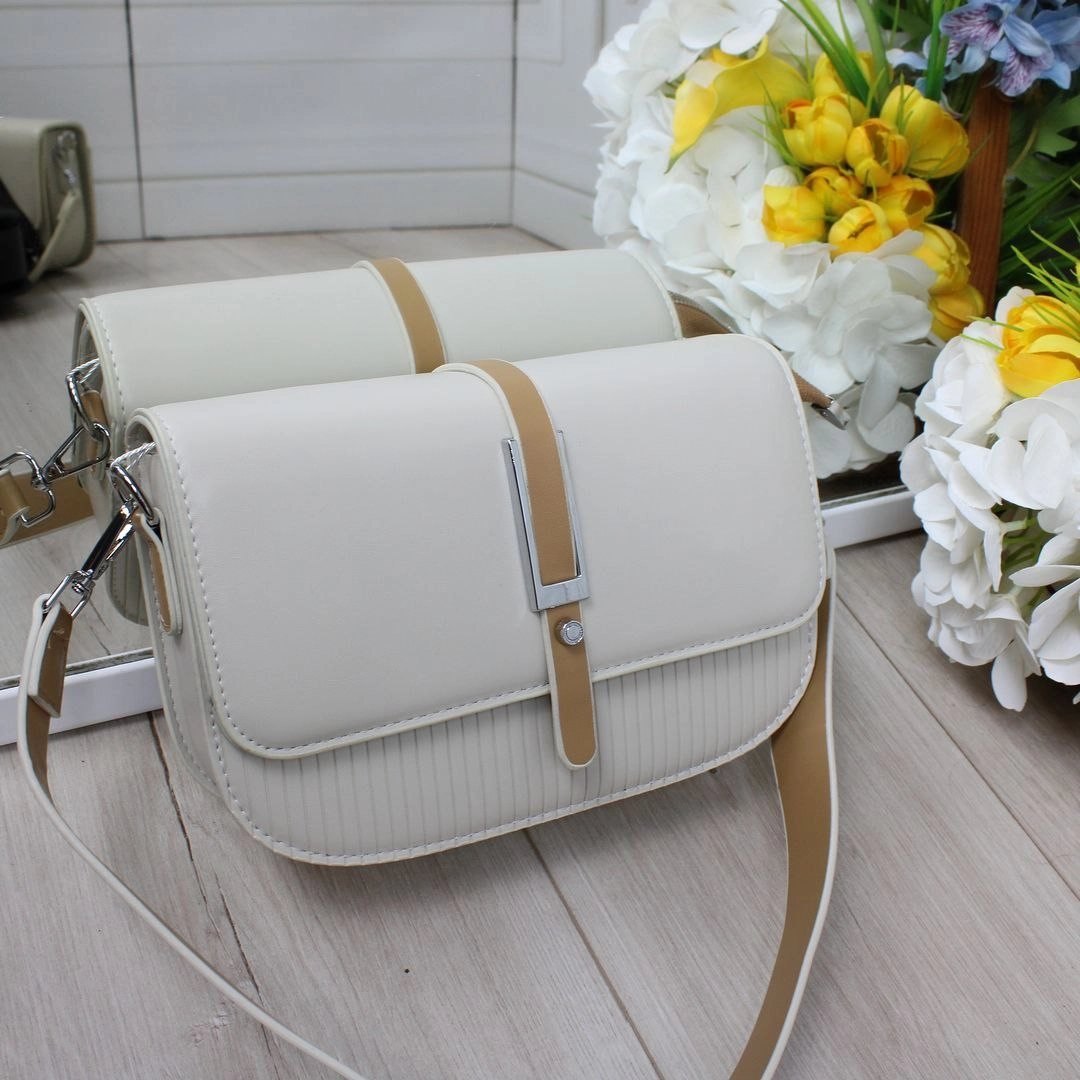 Жіноча сумка молочна крос-боді для романтичного побачення