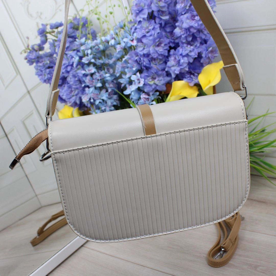 Жіноча сумка молочна крос-боді для романтичного побачення