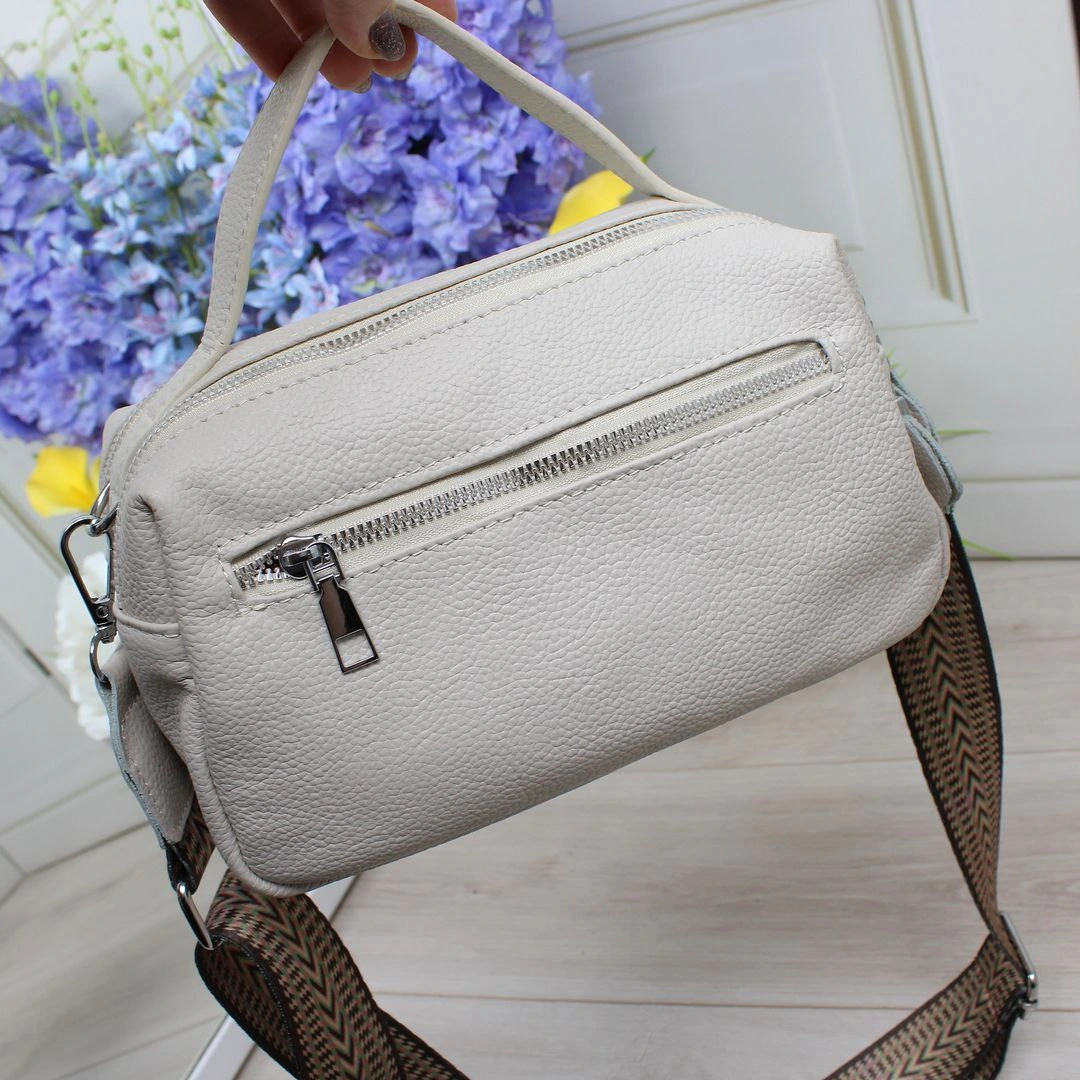 Стильна сумка молочна крос-боді для романтичного побачення