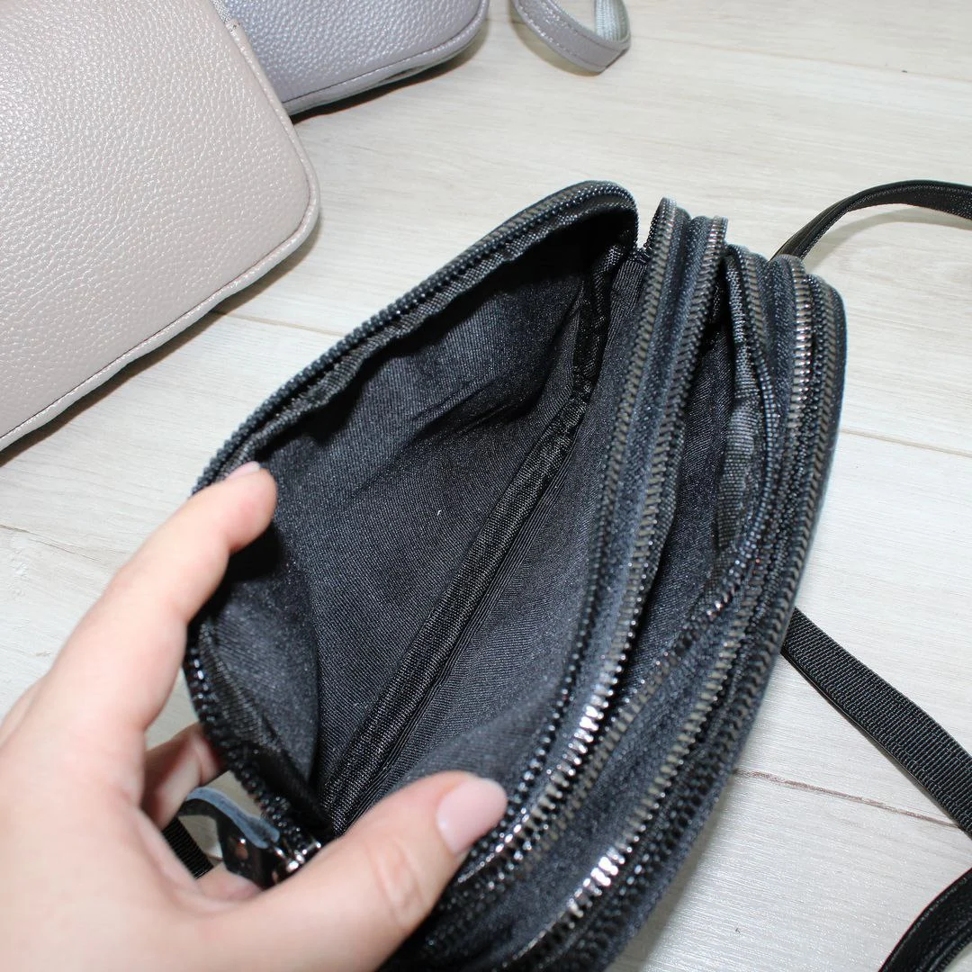 Жіноча сумка крос-боді чорна компактна для міських прогулянок