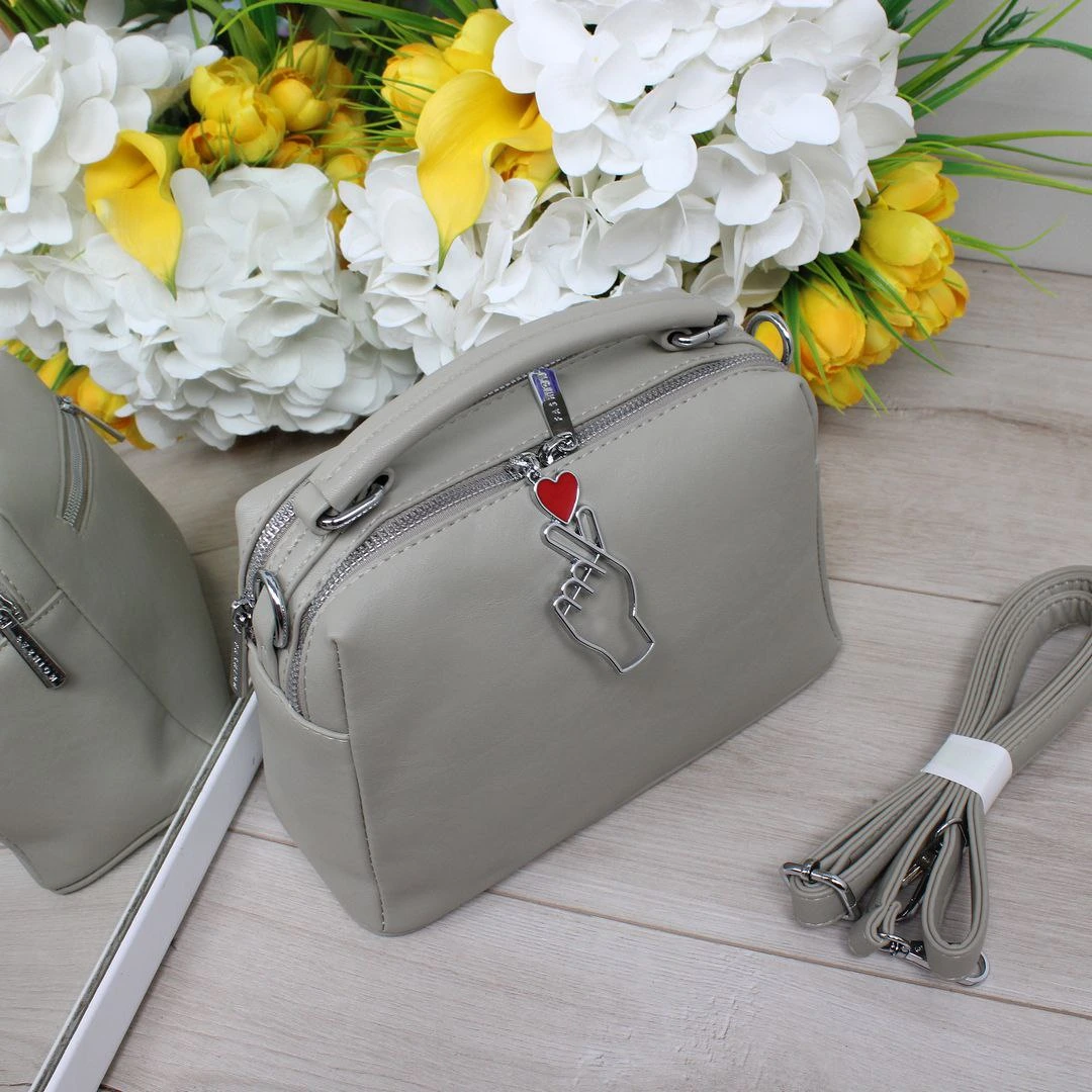 Жіноча сумка з еко шкіри кольору фісташка для творчих особистостей