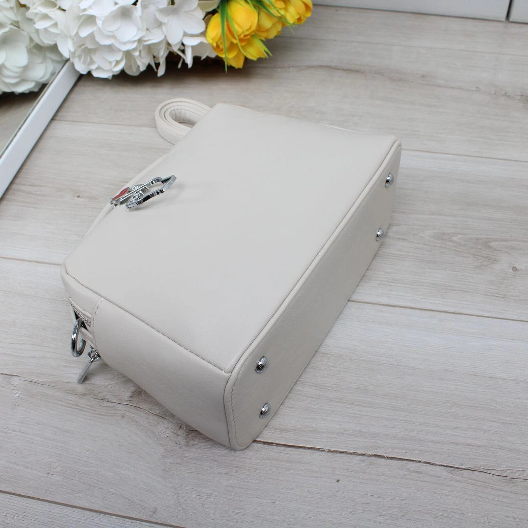 Ніжна молочна сумка крос-боді для романтичних побачень