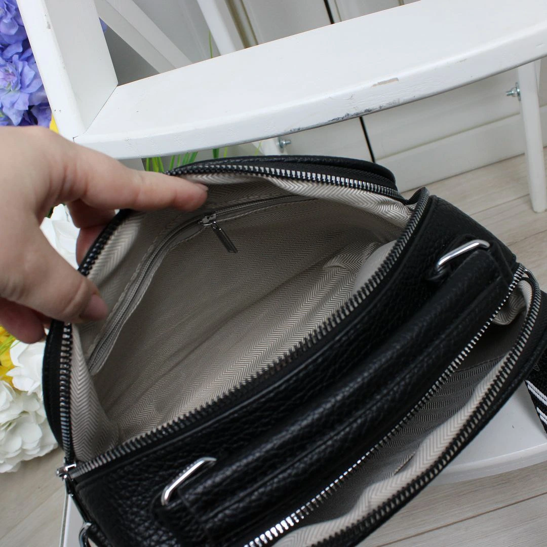 Жіноча сумка крос-боді чорна для бізнесу з регульованим ремінцем