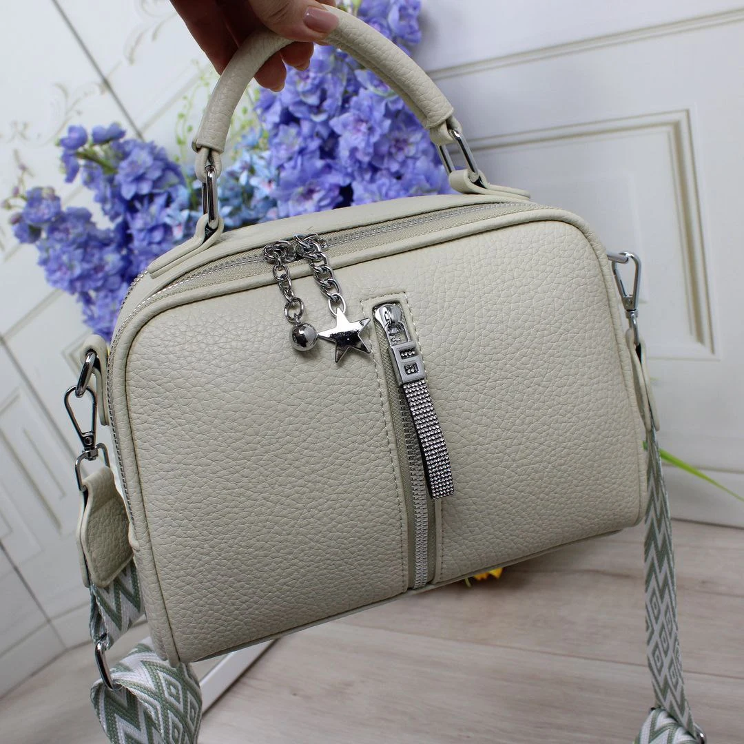 Жіноча сумка з еко шкіри кольору фісташка для творчих осіб