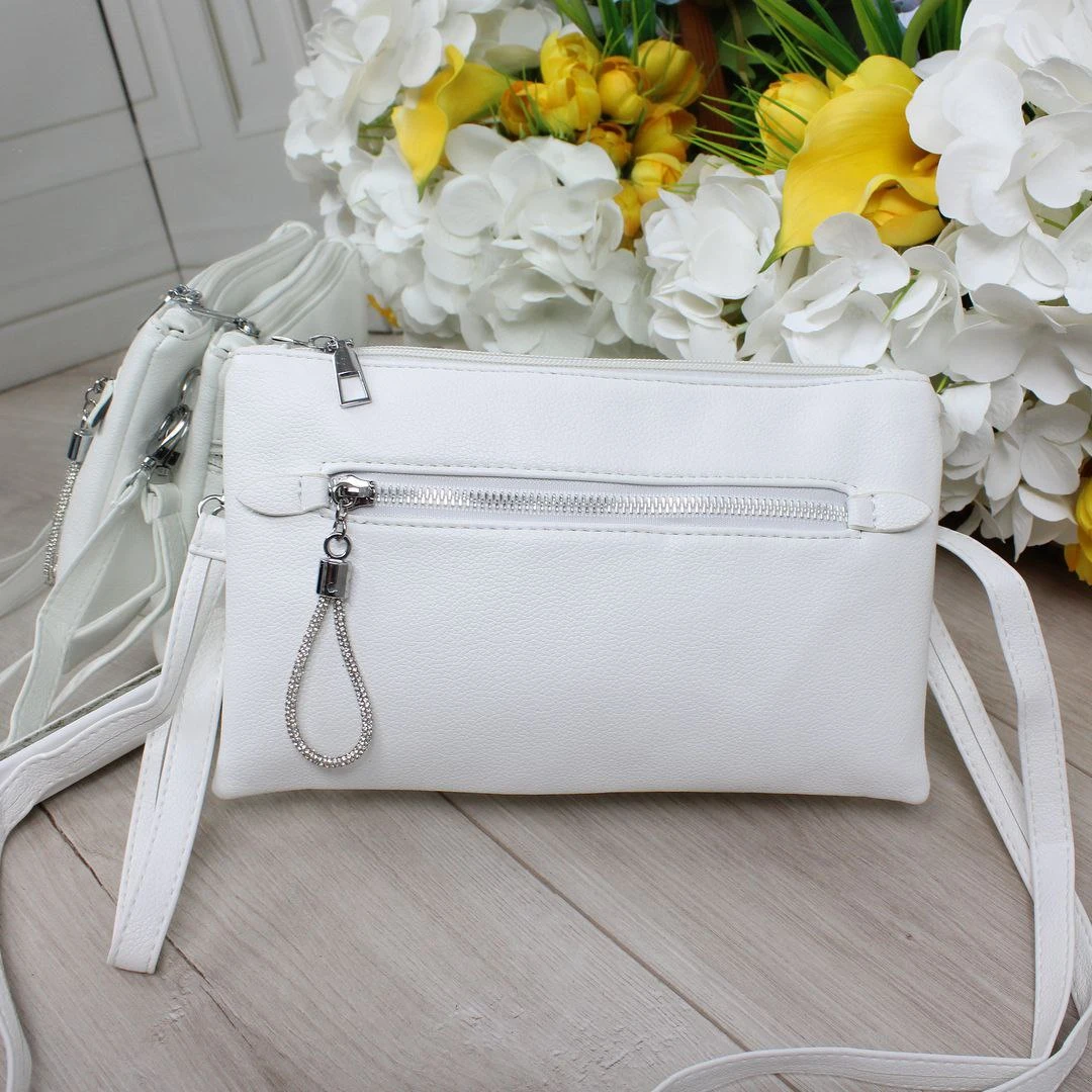 Біла сумка крос-боді елегантна для весняного офісного луку