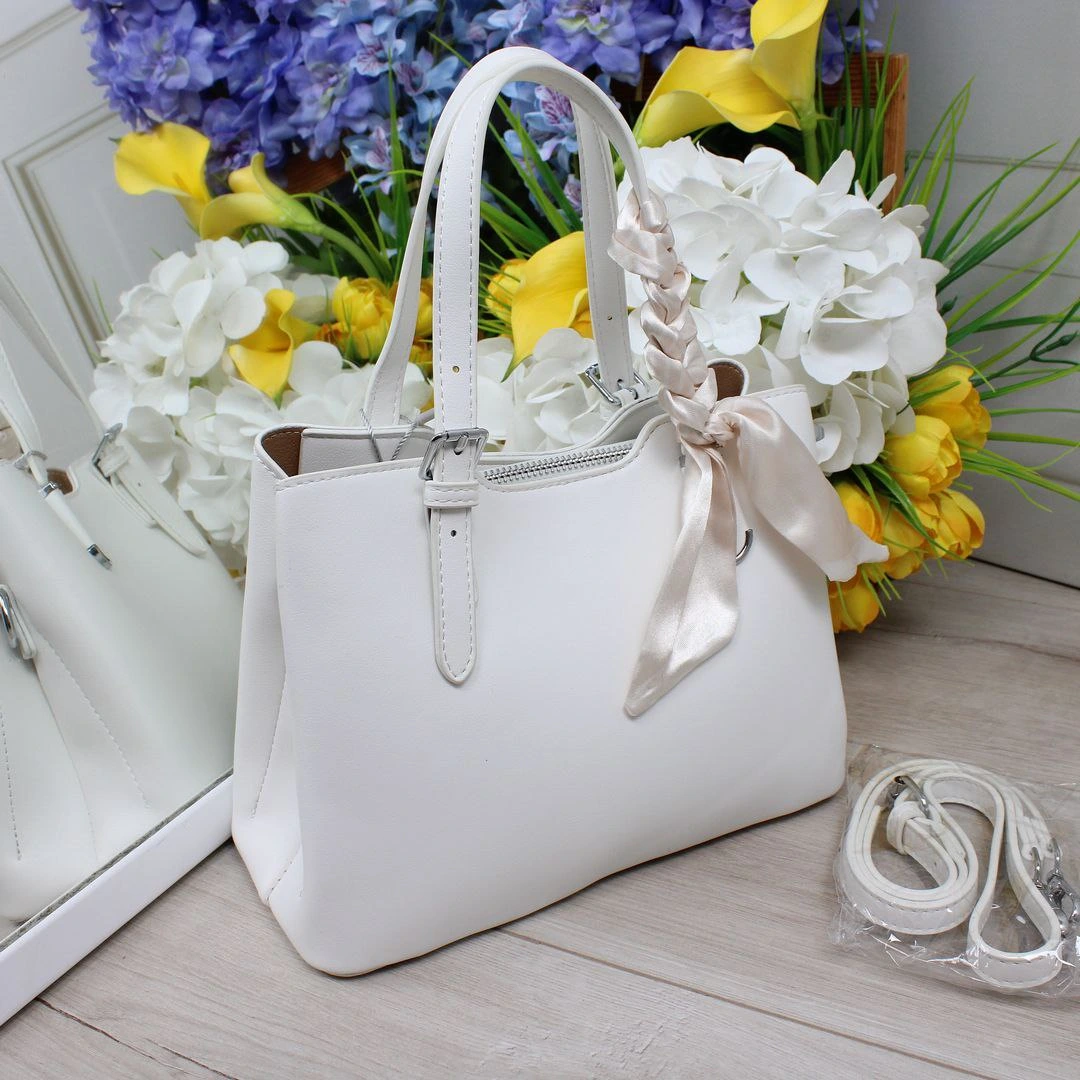 Біла сумка крос-боді елегантна для престижної леді