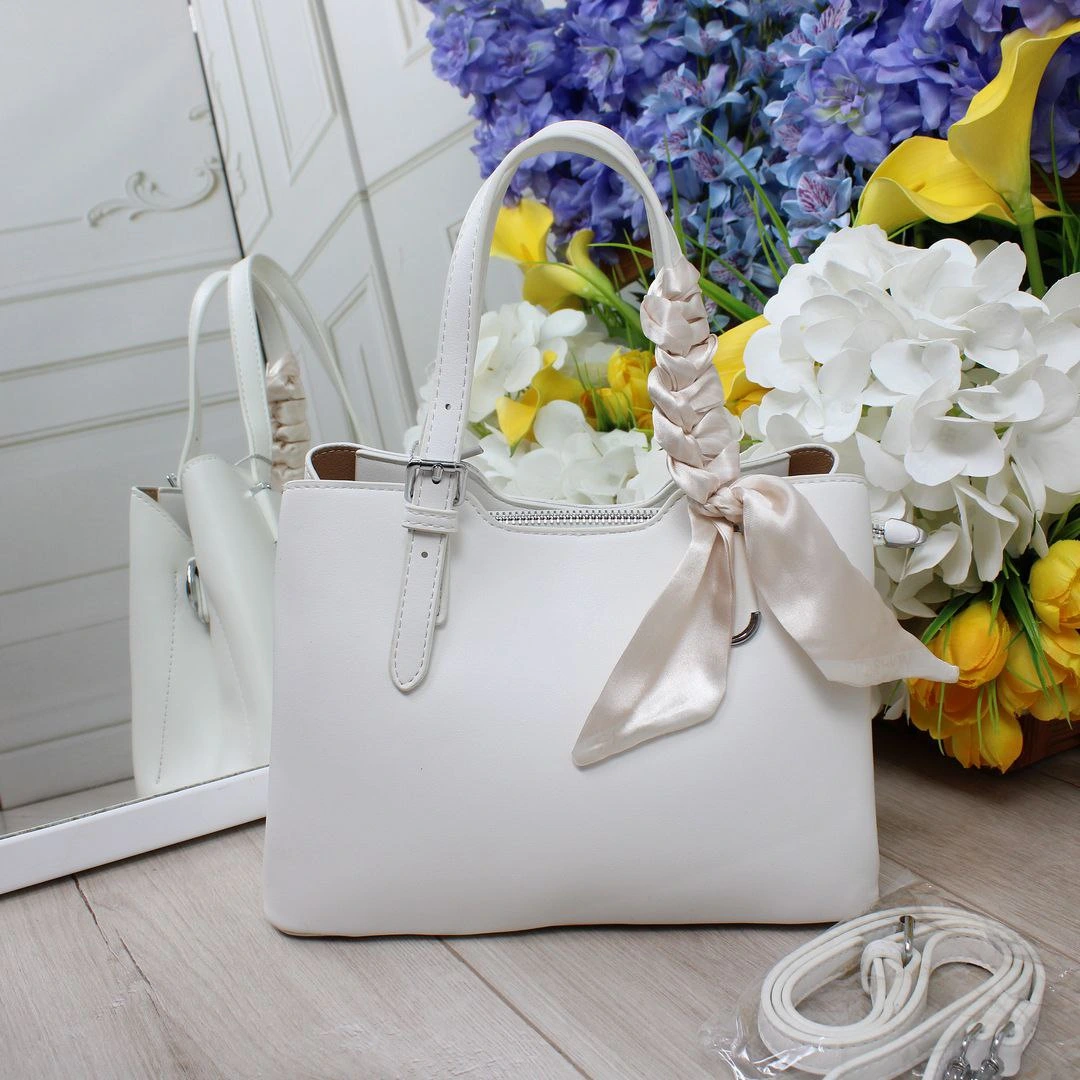 Біла сумка крос-боді елегантна для престижної леді