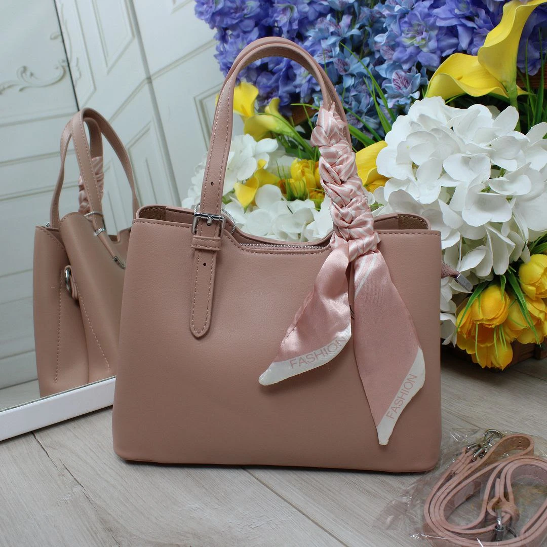 Пудрова сумка крос-боді ніжна для весняного образу