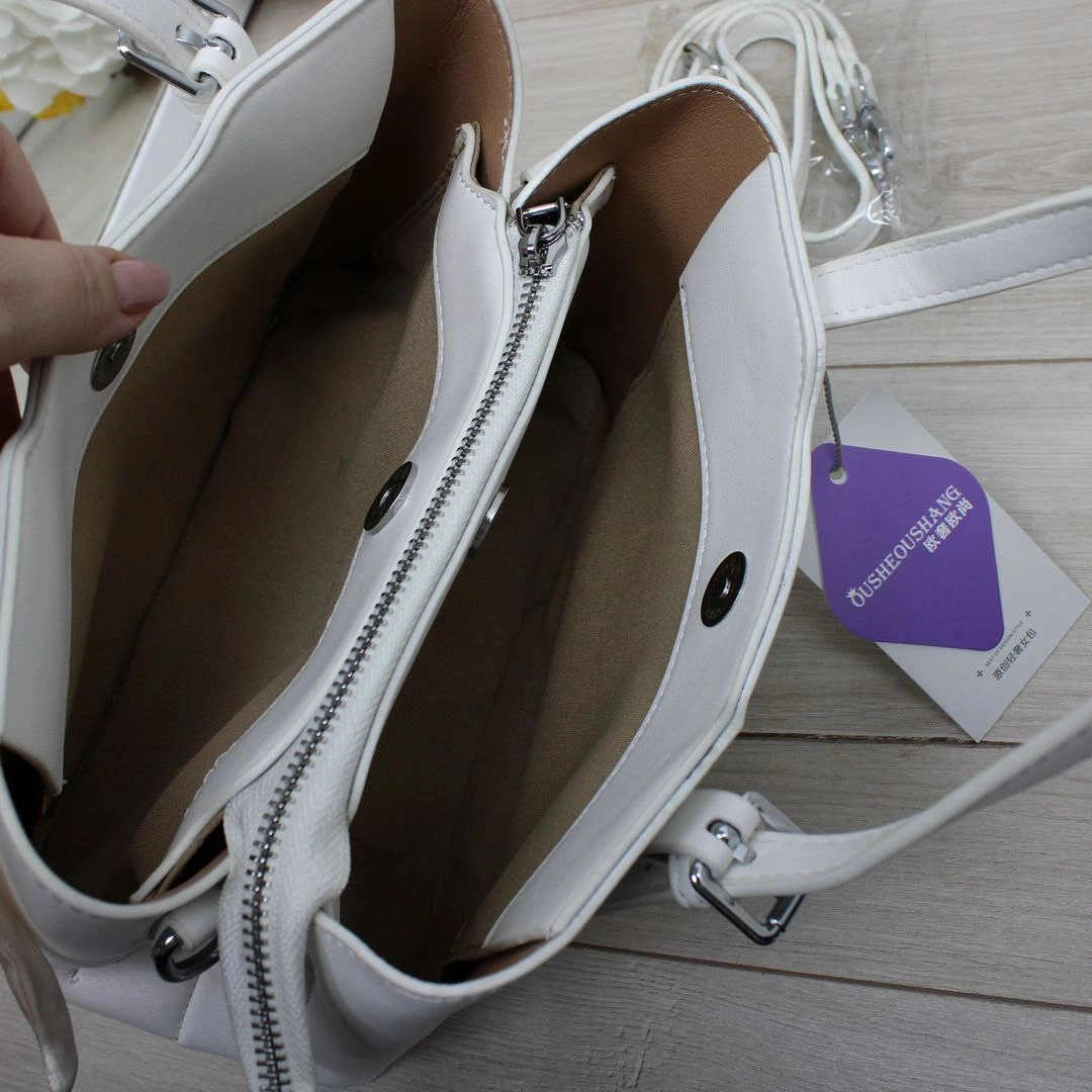 Біла сумка крос-боді елегантна для престижної леді