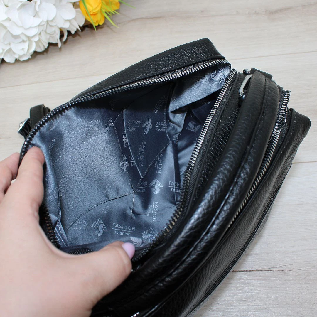 Чорна сумка крос-боді елегантна для ділової зустрічі