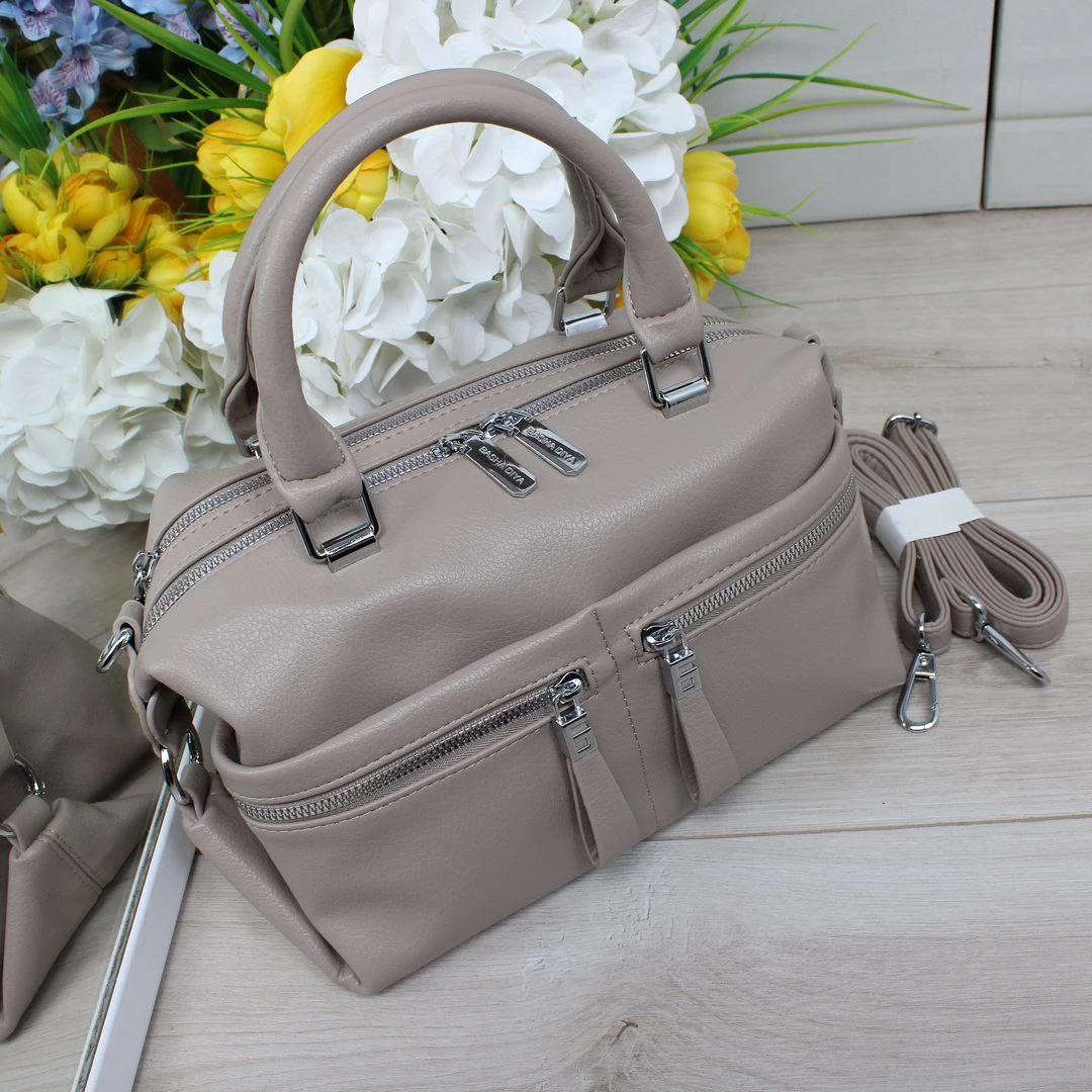 Темно-бежева сумка крос-боді практична для подорожей